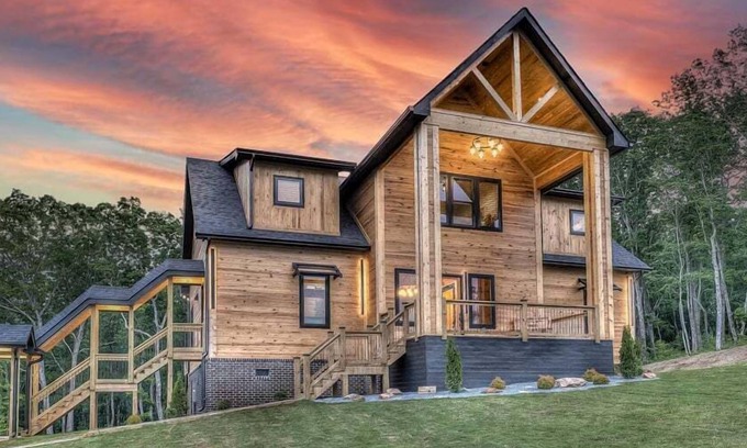 Talking Rock Kabine | From Salt Life to Mountain Life - Mountain Views | Pet Friendly | Hot Tub | Game Room