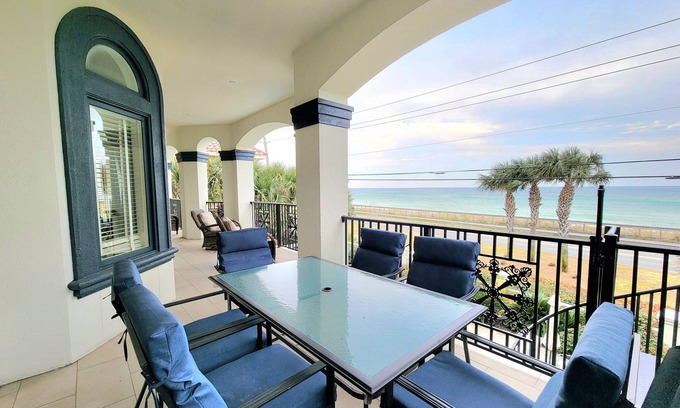 Avalon Beach Estates Haus | Front Row Beach House 6BR/5.5 bath private pool and private beach access.