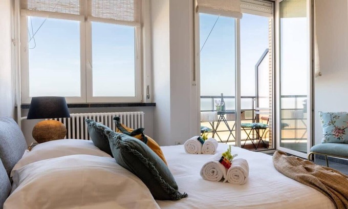 Knokke Wohnung | Frontal Sea View Studio Knokke Center - Huswell