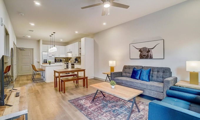 Forest Park Wohnung | Frontdesk | 1 BR Apt close to Legion Field Stadium