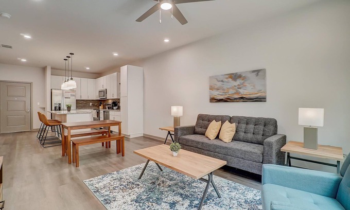 Forest Park Wohnung | Frontdesk | 1 BR Apt near Vulcan Museum