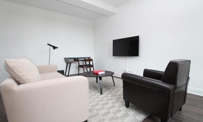 East Hyde Park Wohnung | FRONTDESK 1BR Apt near Garden of the Phoenix