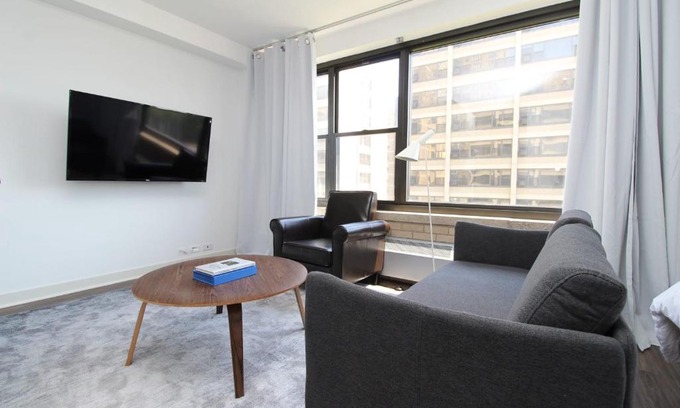 Indian Village Wohnung | FRONTDESK Modern Studio Apt in East Hyde Park