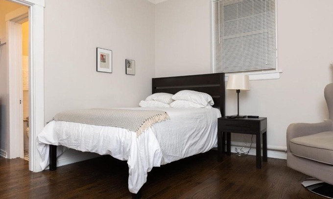 Hyde Park Wohnung | FRONTDESK Open Studio Apt near Promontory Point