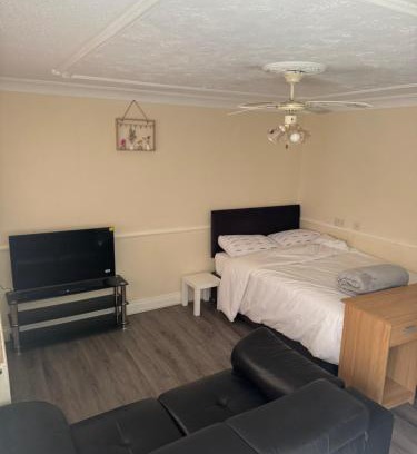 Canvey Island Wohnung | Fully en-suite with kitchen