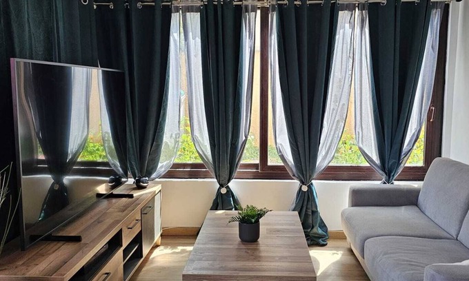 Tremblay-en-France Wohnung | Fully equipped apartment 65 m2 + shared pool