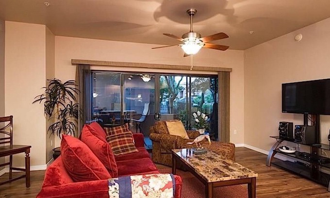 Desert View Village Eigentumswohnung | Vollständig möblierte Fünf-Sterne-Luxus-Eigentumswohnung in Pestiges Desert Ridge