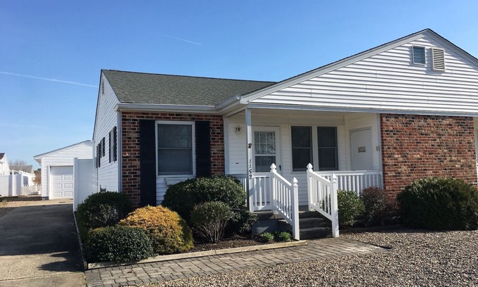 Village Green Haus | Neu renoviert (Neu August 2017) 3 BR für 2020 verfügbar!