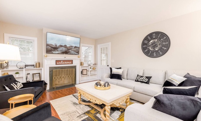 High Point Haus | Fully Renovated 5BR Historic Retreat - Walk to High Point U & Market - Sleeps 14