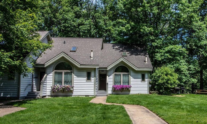 Canadian Lakes Eigentumswohnung | Fully Renovated Condo - Sleeps 7!