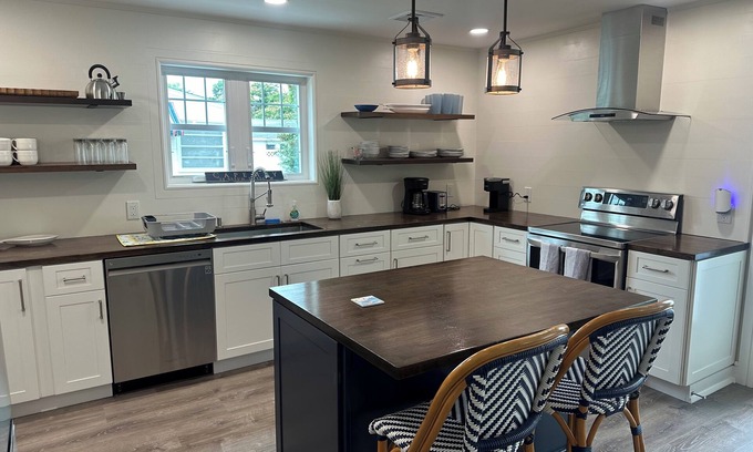 Village Green Haus | Fully renovated top to bottom, Coastal Chic