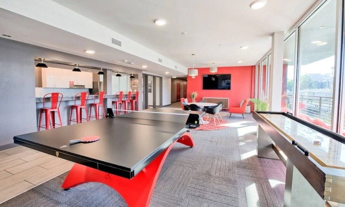 University District Haus | đˇFun Micro-Unit w/ Garage Parking Near High St. | Jacuzzi, Fitness Gym, WiFi, +