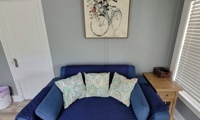 Wareham Center Haus | Fun Newly Renovated Bungalow