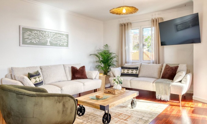 Santa Luzia Wohnung | Funchal Panoramic View, a Home in Madeira