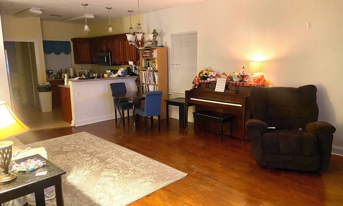 Broadmoor Haus | Furnished 2bedroom 1BA house with WiFi and central AC in wonderful New Orleans!