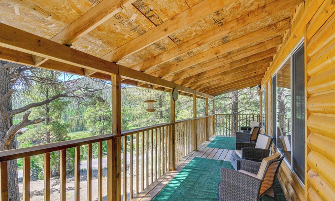 Mammoth Creek Kabine | Furnished Deck & Mountain Views: Panguitch Cabin