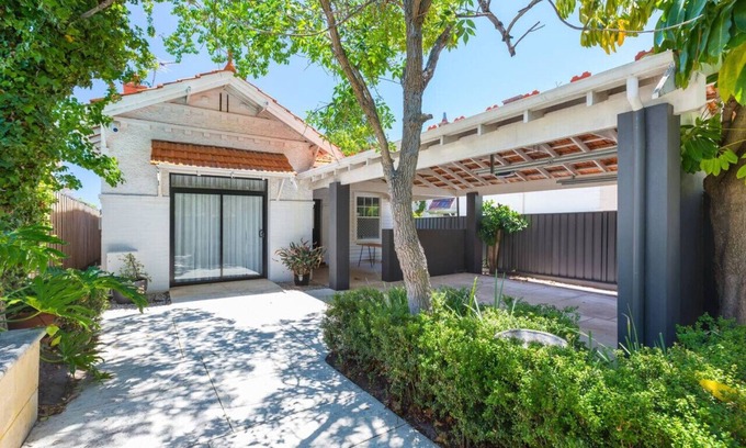 Subiaco Haus | Fusion of 20th century charm & modern convenience!