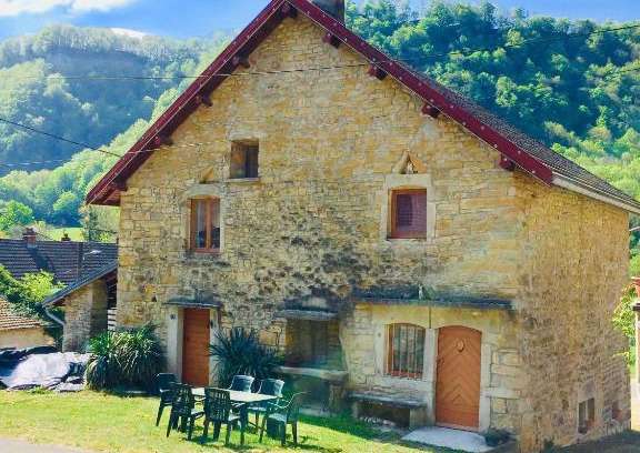 Ladoye-sur-Seille Haus | Gîte des reculées