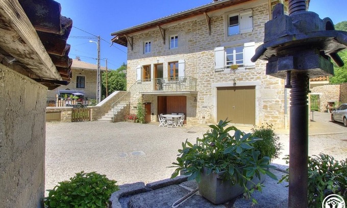 Rives de l'Ain - Pays du Cerdon Haus | Gîte du Battoir - Saint Jean LE Vieux