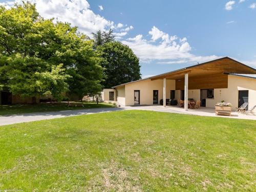 Gy Haus | Gîte moderne et lumineux à Gy avec grand salon, jardin et jeux pour enfants - FR-1-583-457