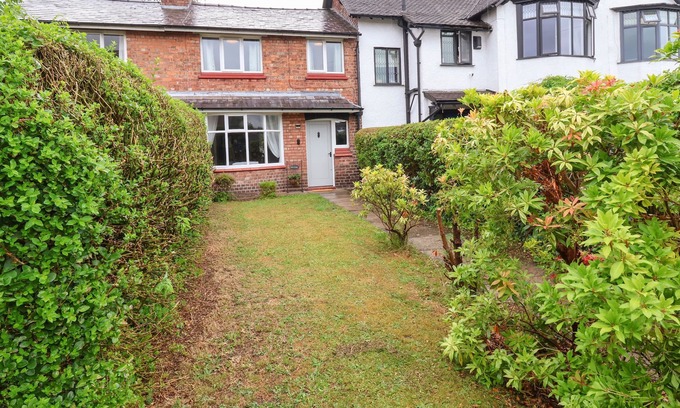 Sandiway Hütte | GABLES COTTAGE, family friendly, with a garden in Sandiway