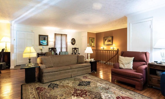 Austell Haus | Gail's Gallery