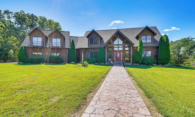 Climax Springs Kabine | Game Room, Deck & Yard: Lake of the Ozarks Retreat