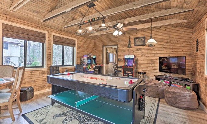 Locust Lake Village Haus | NEU! Mtn Getaway, 8Mi zum Raceway & Jack Frost Ski!