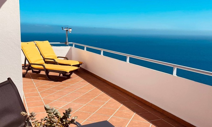 Madeira Island Wohnung | Deluxe Studio with large terrace, Ocean View by Villa-Kasia, 10 min from Funchal