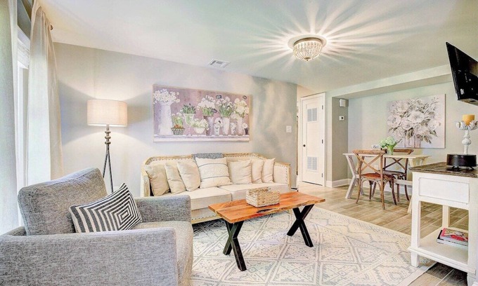 Lusby Haus | Garden Cottage · Garden Cottage - Fire Pit and Grill near Beaches