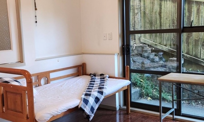 Remuera Haus | Garden & Skytower view unit with 3 bedrooms 2 bathrooms in Newmarket area