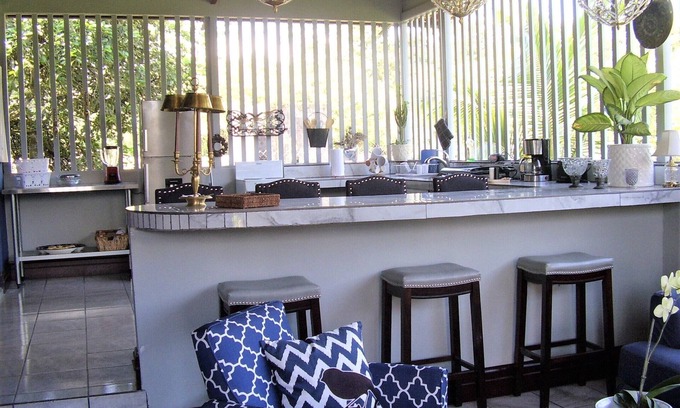 Guapiles Wohnung | Gated duplex for up to 12 people with pool, FO internet, hot water