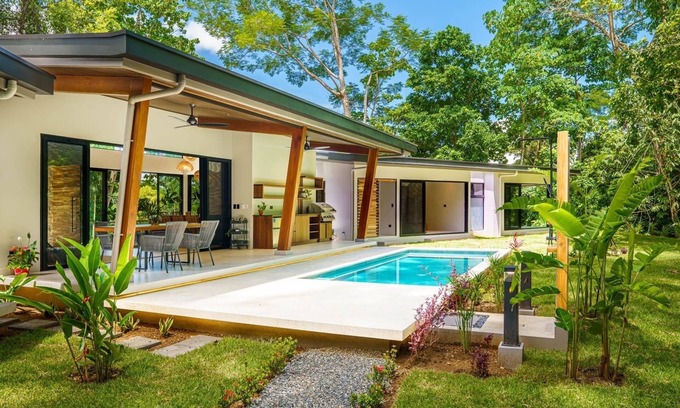 Ojochal Haus | Gated Luxury+Waterfall+Ojochal+3 bedrooms+beaches+safe