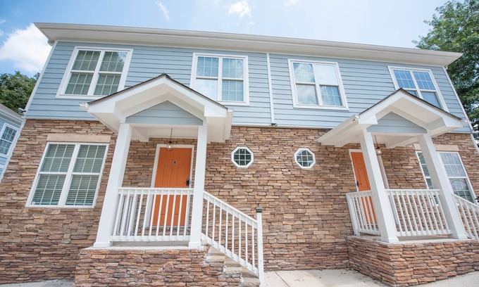 Southwestern Haus | Gated Modern Home 15min away Atlanta with 7 beds A