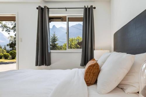 Harvie Heights Haus | Gateway Suites Single Private Room Near Banff and Canmore