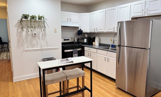 Trinidad Wohnung | Gateway to DC - Charming 2-bdr apartment in the heart of Union Market