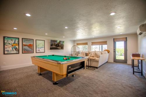 Lakeview Haus | Gathering Place Hot Tub Game rooms