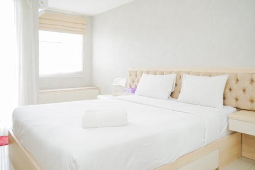 Ciputat Wohnung | Gaudy Studio at Baileys Apartment by Travelio