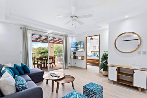 Tamarindo Wohnung | Gav5 New Modern Condo Walking Distance to Beach