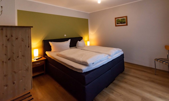 Friedrichroda Wohnung | Gemütliche Ferienwohnung Direkt am Rennsteig. Fewo mit Kamin und Terrasse