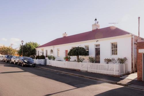 Battery Point Haus | Georgian built Battery Point cottage