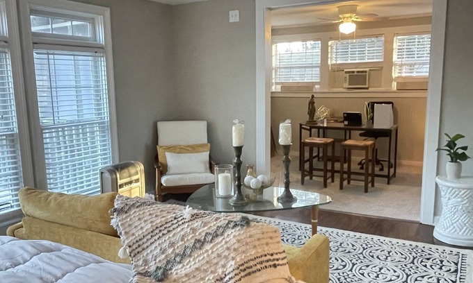 Calhoun Haus | Get comfy and cozy in this cute cottage in Calhoun!