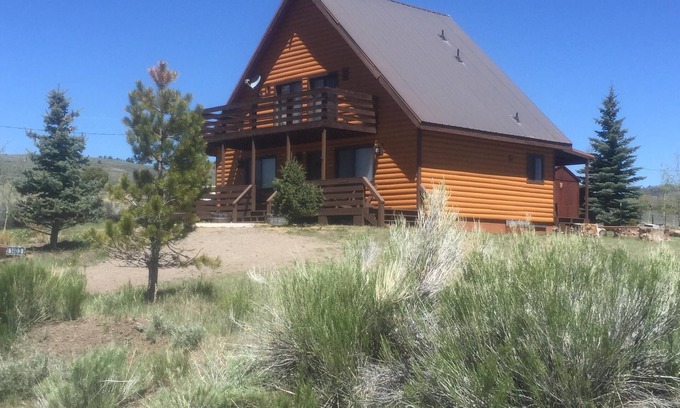 Mammoth Creek Kabine | Raus aus der Hitze und genießen Sie die Bergluft, fangen Sie Trophäenforellen, entspannen Sie sich