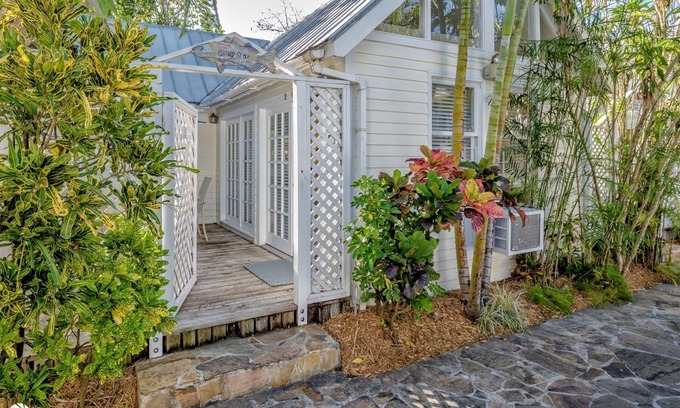 Old Town Hütte | Get your ISLAND STLYE on!