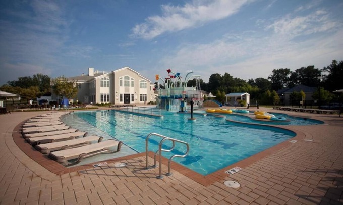 Williamsburg Resort | Getaway Beautiful Resort with Full Amenities - 2 Bedroom