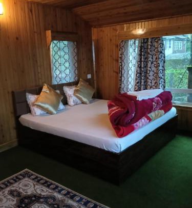 Ghoom Haus | Ghising Newas Homestay