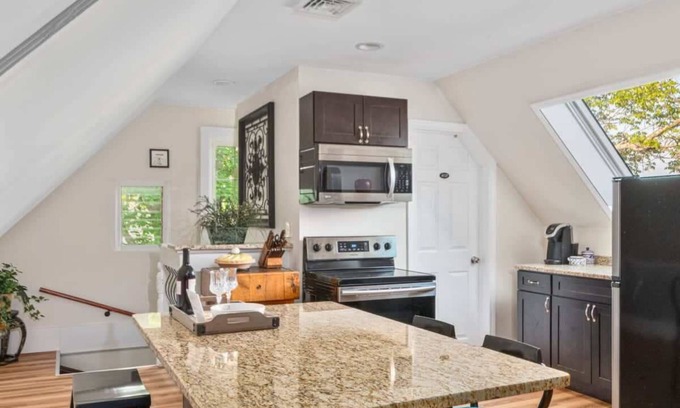 Beverly Eigentumswohnung | *Ghostly Halloween 2BR Home| Salem+Beverly|Parking