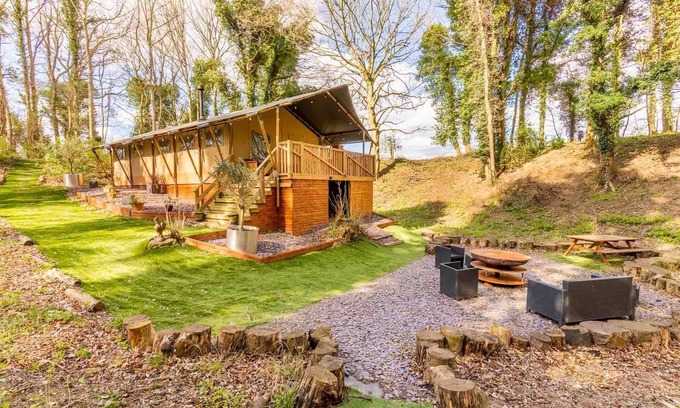 Thetford Kabine | Giraffe Enclosure - Norfolk Holiday Properties
