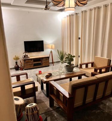 Shivalik Nagar Wohnung | Gita Bhawan - Elegant Escape