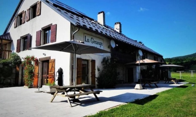 Haut-Valromey Haus | Gite 15 Pers, en Pleine Nature Avec Piscine
